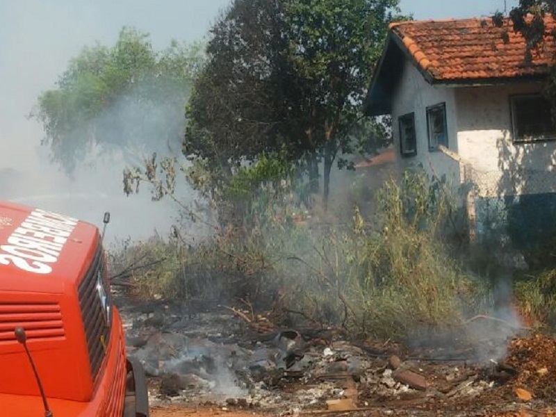 Corpo de Bombeiros controlou o fogo.
