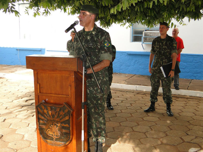 Tenente-coronel Mozart faz pronunciamento aos jovens (Foto: Divulgação)